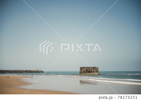Casa Del Mar. The Atlantic ocean, the Cape Juby, Morocco. The ruined fortress, a tide, sand beach, birds. Casa Del Mar. The Atlantic ocean, the Cape Juby, Morocco. The ruined fortress, a tide, sand beach, birds. 78173251
