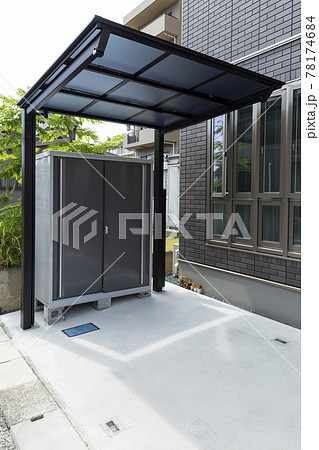 スチール製物置とサイクルポート  78174684