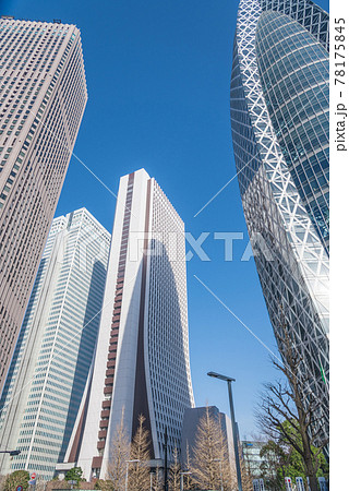 【新宿副都心の高層ビル　モード学園コークンタワーや新宿センタービル】 78175845