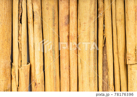 sticks of alba premium ceylon cinnamon background 78176396