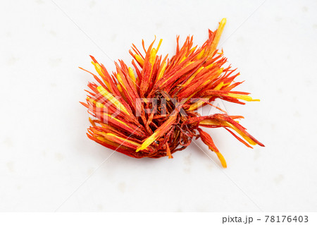 dried safflower bloom close up on gray ceramic dried safflower bloom close up on gray ceramic 78176403