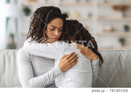 Little black girl crying on mothers shoulder Little black girl crying on mothers shoulder 78180108