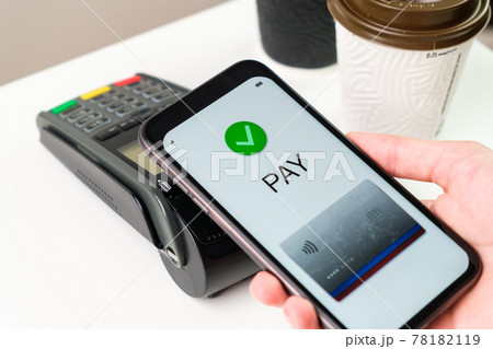 Contactless payment for coffee using application in smartphone. Contactless payment for coffee using application in smartphone. 78182119