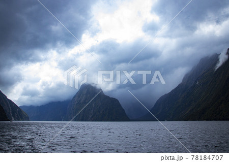 ニュージーランド　ミルフォードサウンド 78184707