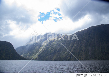 ニュージーランド　ミルフォードサウンド 78184709