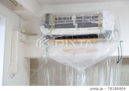 エアコンクリーニング　クリーニング中のエアコン 78186804