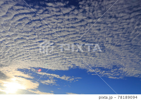 夕日と青空と雲 78189094