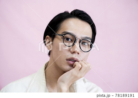 メガネをかけた男性のポートレート 78189191