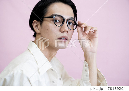 メガネをかけた男性のポートレート 78189204