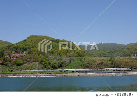 洞爺湖町大磯トンネルに入る豪華列車「TRAIN SUITE 四季島」　室蘭本線洞爺ー豊浦にて 78189597