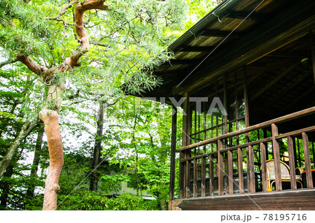 雰囲気ある日本家屋の風景素材 雰囲気ある日本家屋の風景素材 78195716