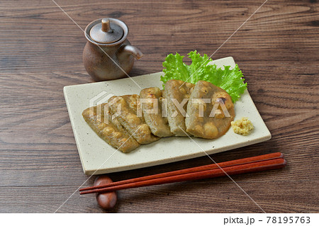 黒はんぺん、黒半片、焼きはんぺん。郷土料理、地元グルメ。鰯はんぺん。 黒はんぺん、黒半片、焼きはんぺん。郷土料理、地元グルメ。鰯はんぺん。 78195763