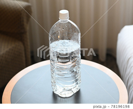 ペットボトルの水 78196198