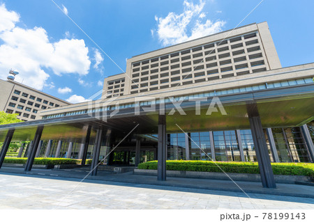 新緑の山口県庁と旧山口県庁 山口県山口市 新緑の山口県庁と旧山口県庁 山口県山口市 78199143