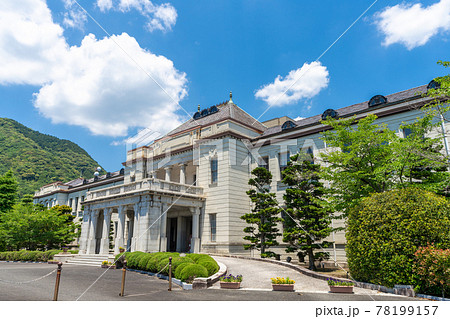 新緑の山口県庁と旧山口県庁　山口県山口市 78199157