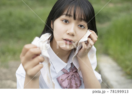 汗　少女 