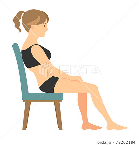 悪い姿勢で座る女性 78202184