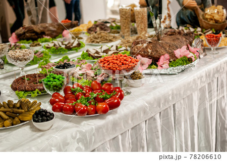 Snack with tomatoes and lettuce and nuts Snack with tomatoes and lettuce and nuts 78206610