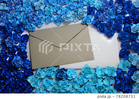 誰かへの特別な青バラ 折り紙 と手紙 父の日 記念日etc Blue Rose Origamiの写真素材