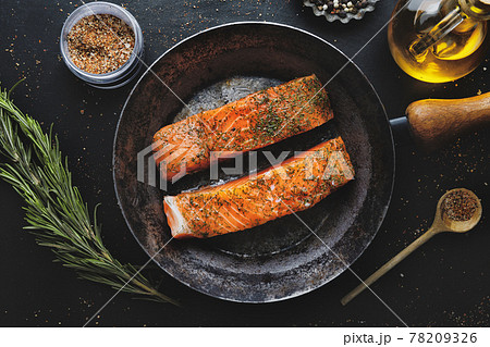 Raw salmon with spices on pan 78209326