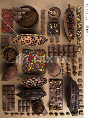 Aromatic cocoa and chocolate on natural paper background 78211233