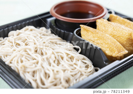 美味しい日本蕎麦と稲荷寿司 78211349