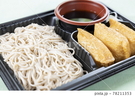 美味しい日本蕎麦と稲荷寿司 78211353