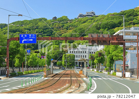 【愛媛県】伊予鉄電車と松山城 【愛媛県】伊予鉄電車と松山城 78212047