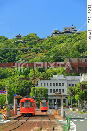【愛媛県】伊予鉄電車と松山城 【愛媛県】伊予鉄電車と松山城 78212051
