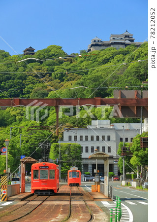 【愛媛県】伊予鉄電車と松山城 【愛媛県】伊予鉄電車と松山城 78212052