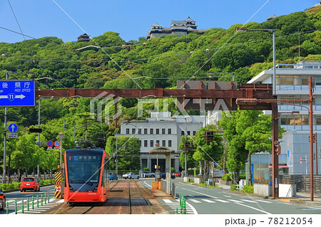 【愛媛県】伊予鉄電車と松山城 【愛媛県】伊予鉄電車と松山城 78212054