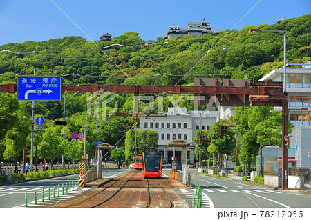 【愛媛県】伊予鉄電車と松山城 78212056