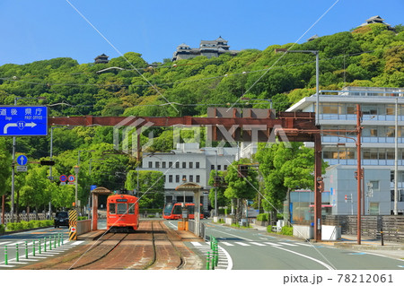 【愛媛県】伊予鉄電車と松山城 【愛媛県】伊予鉄電車と松山城 78212061