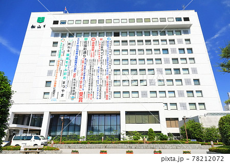 【愛媛県】晴天下の松山市役所本庁舎 78212072