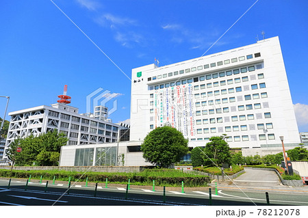 【愛媛県】晴天下の松山市役所本庁舎 78212078
