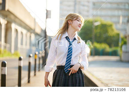 金髪　女子高生　 78213106