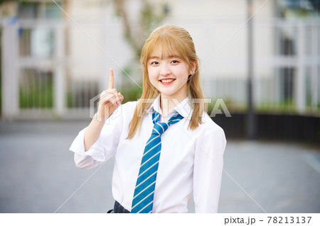金髪　女子高生　 78213137