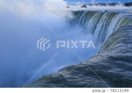 カナダ_夜明けのナイアガラの滝 78213199