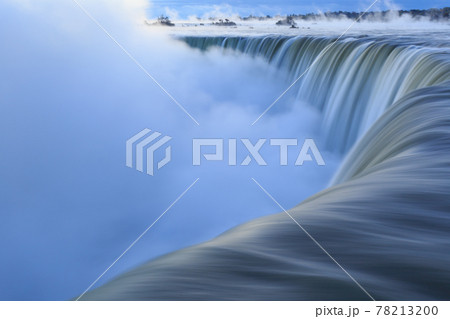 カナダ_夜明けのナイアガラの滝 78213200