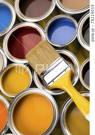 Rainbow colors, Paint can with a paintbrush 78219019