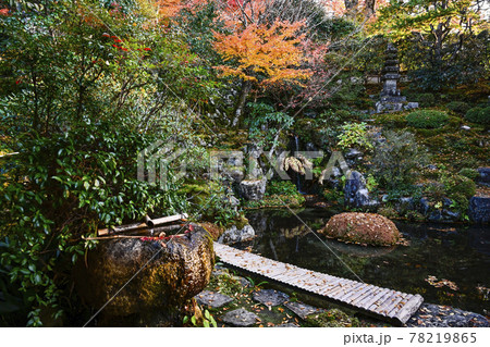 紅葉の魚山大原寺、実光院 つくばい 紅葉の魚山大原寺、実光院 つくばい 78219865