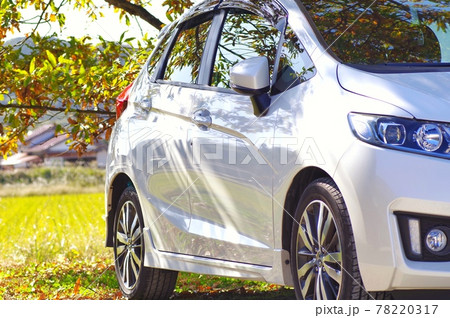 自動車と秋の雰囲気 自動車と秋の雰囲気 78220317