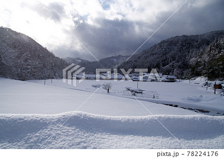 農村風景雪景色　比和町比和谷 78224176