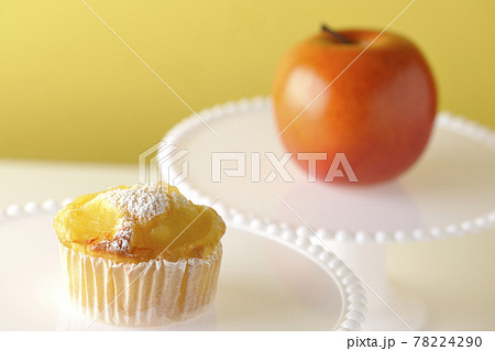 ケーキスタンドと林檎のマフィン ケーキスタンドと林檎のマフィン 78224290