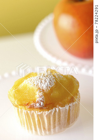 ケーキスタンドと林檎のマフィン 78224291