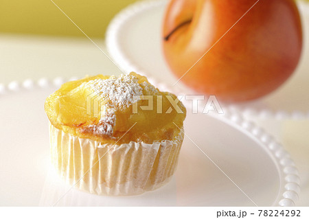 ケーキスタンドと林檎のマフィン 78224292