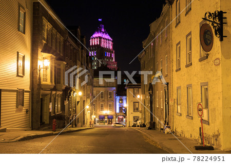 カナダ_シャトーフロントナックとケベック歴史地区夜景 カナダ_シャトーフロントナックとケベック歴史地区夜景 78224951