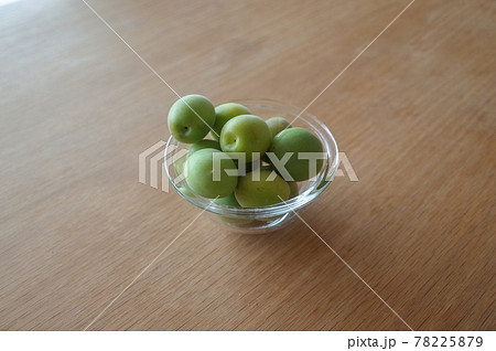 ヘタを取った青梅 ヘタを取った青梅 78225879