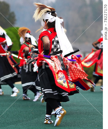 鬼剣舞を踊る子供たち 78227170