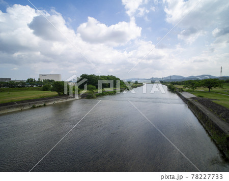 石川の河川敷の風景 78227733